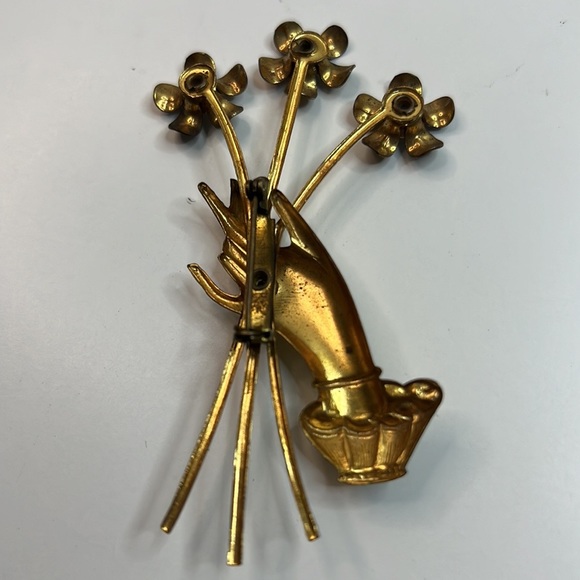 Vintage Brooch Hand Holding Flowers - Picture 4 of 9